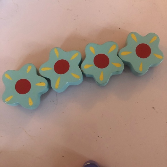 Vintage child decorative drawer handles, bright fun colours, very little wear. - Picture 2 of 13